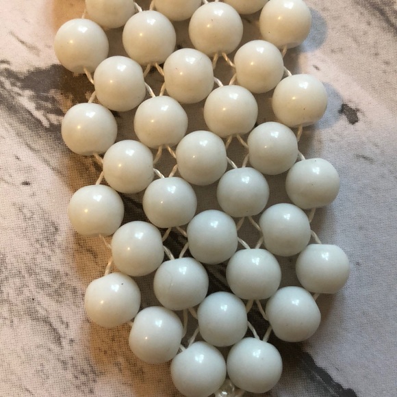 Talbots 80’s style white beaded cuff toggle clasp - Picture 7 of 9